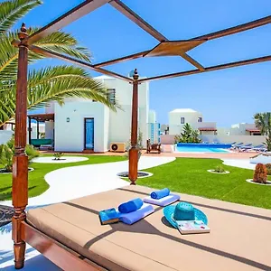 Sara's Playa Blanca (Lanzarote)